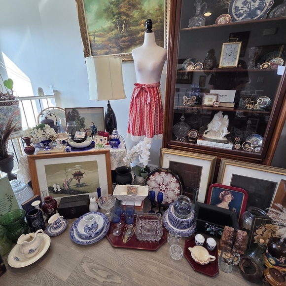 Meet your Poshers Kyle & Tishon (from Dealsonstyle & iSpyLuxury) - Picture 14 of 16